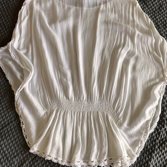 Beautiful flowy white blouse - Picture 2 of 7